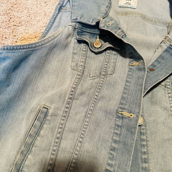 Old Navy Jean vest. Size large - Picture 2 of 3